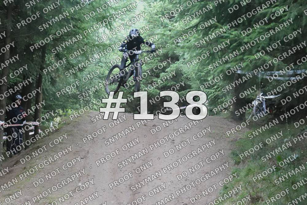 138 003