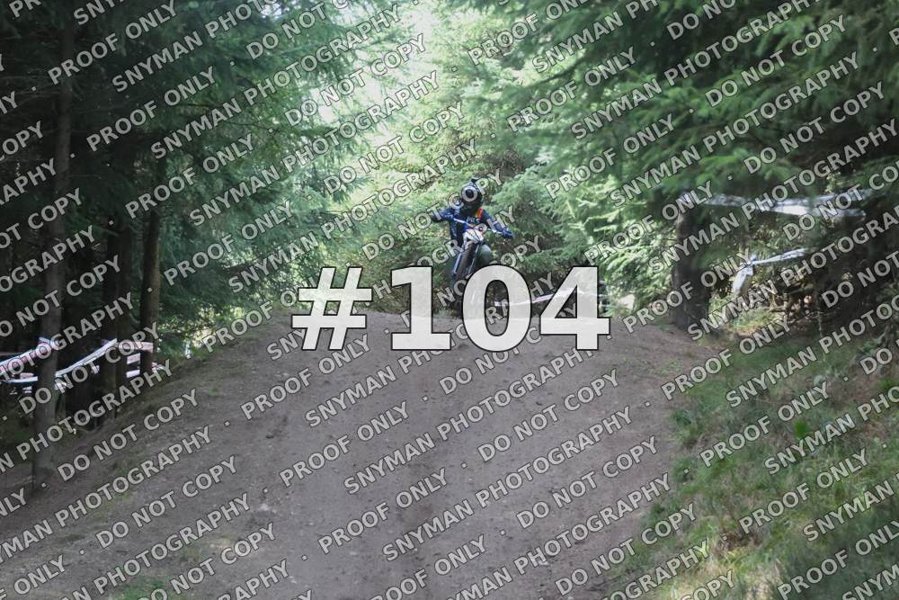 104 005